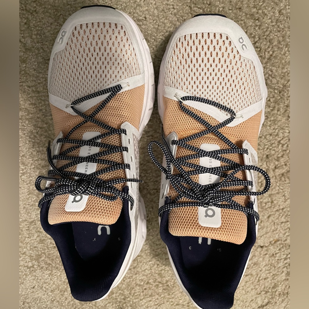 Women’s ON CLOUDSTRATUS